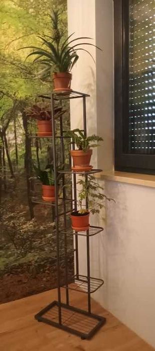 Metalowy kwietnik stojący – 141 cm, 7 półek