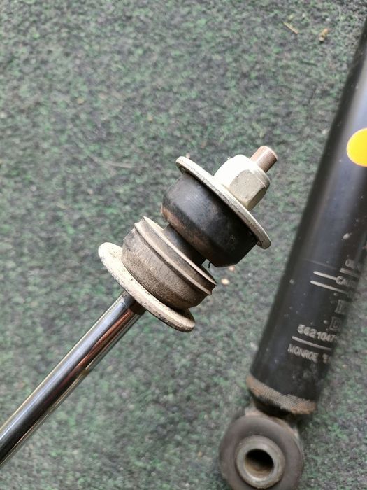 Амортизатори задні Renault 562104719R