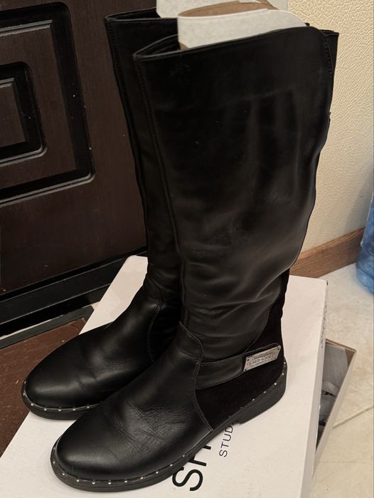 Жіночі зимові чоботи в гарному стані