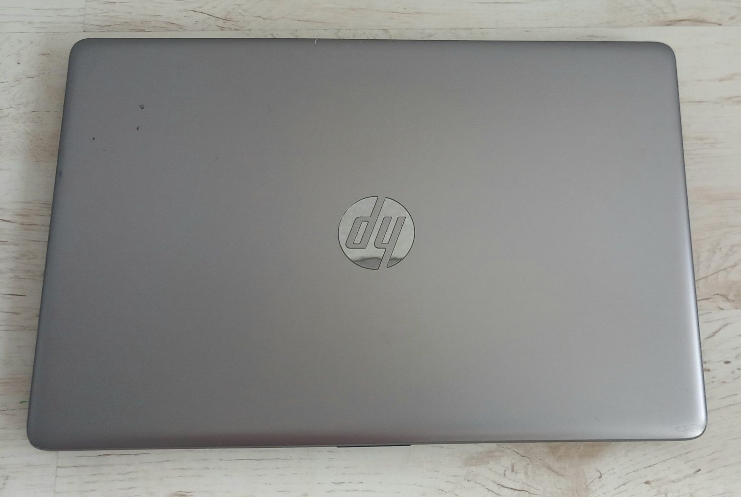 Laptop HP srebrny
