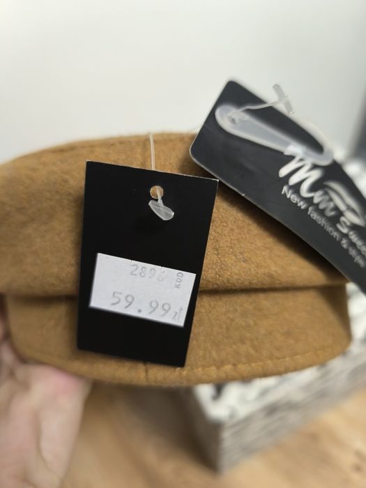 Beret z daszkiem