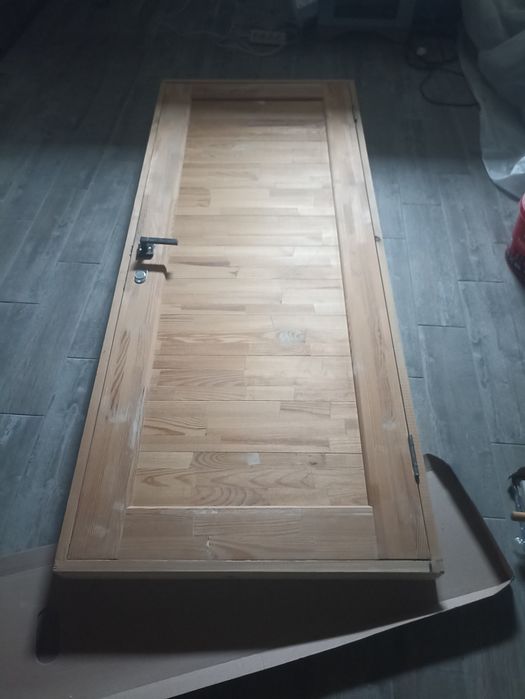 Продам дерев'яні двері.