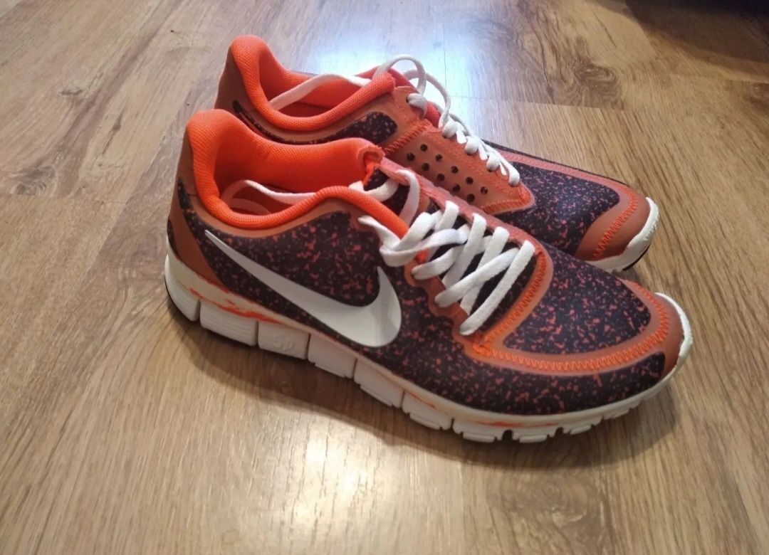 Buty NIKE Free 5.0 idealne do biegania rozm. 37.5

58 zł