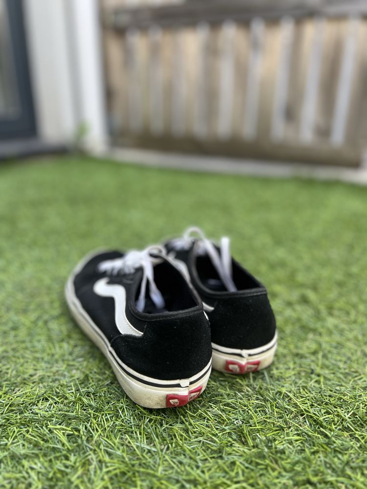 Adidas nora e vans