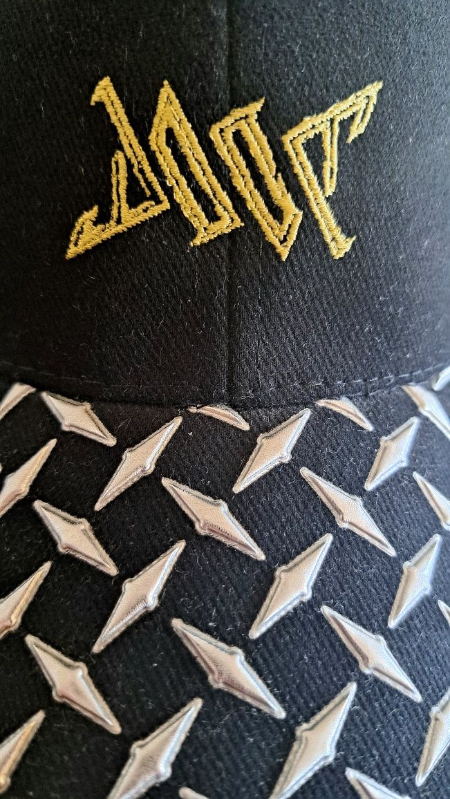 Czapka z daszkiem - aluminiowy wzorek