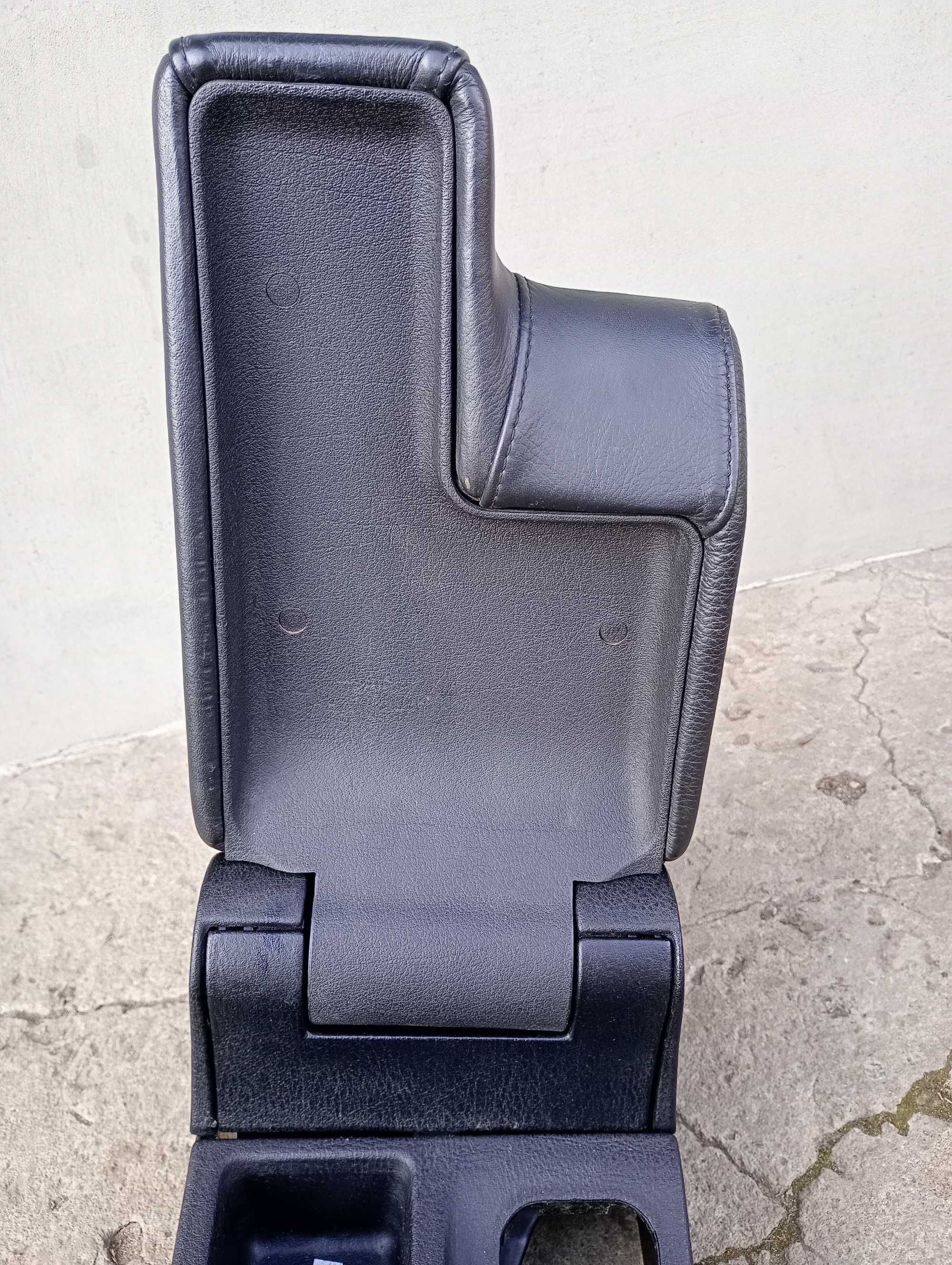 Tunel pod podłokietnik BMW E36 Cabrio (wersja pod cupholder/telefon)
