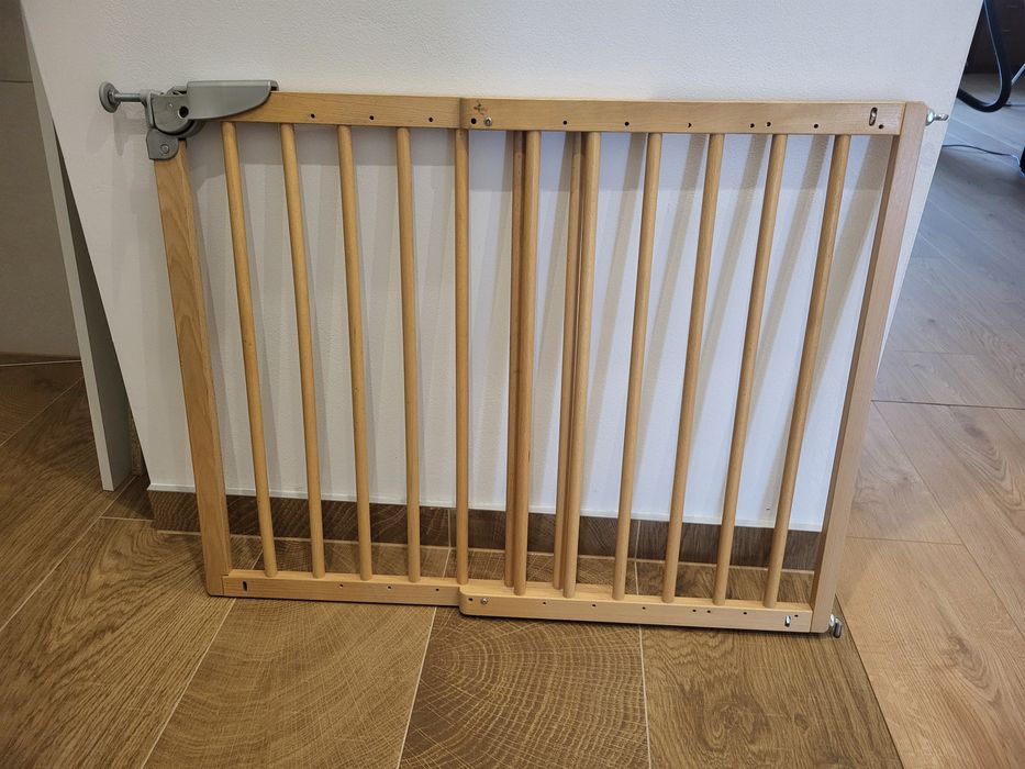Barierka zabezpieczająca na schody lub drzwi