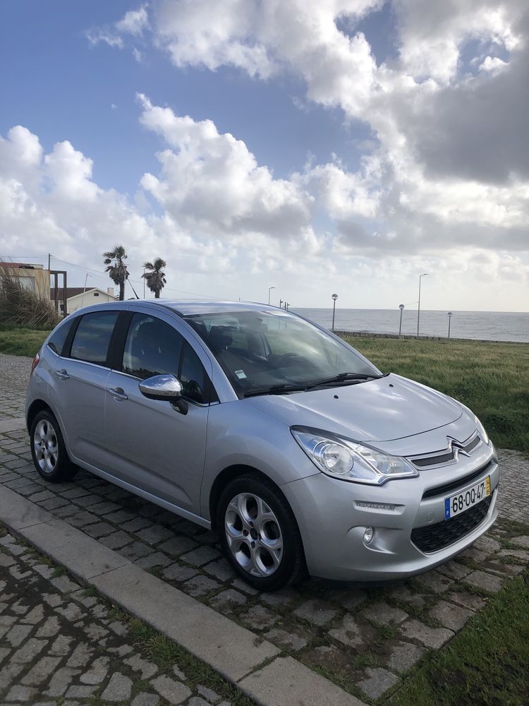 Citroen C3 1.2 82 Cv c/ apenas 76 mil kms