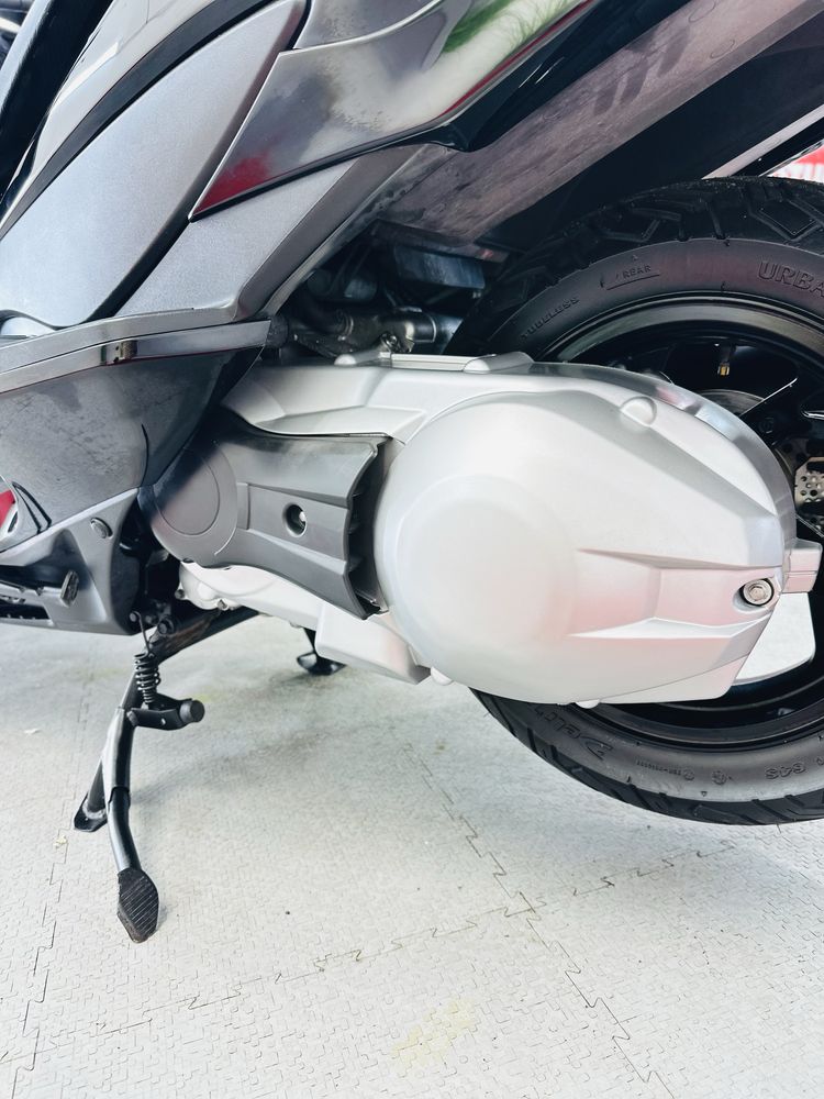 скутер Suzuki Skywave 250 в ідеальному стані тільки з Японії