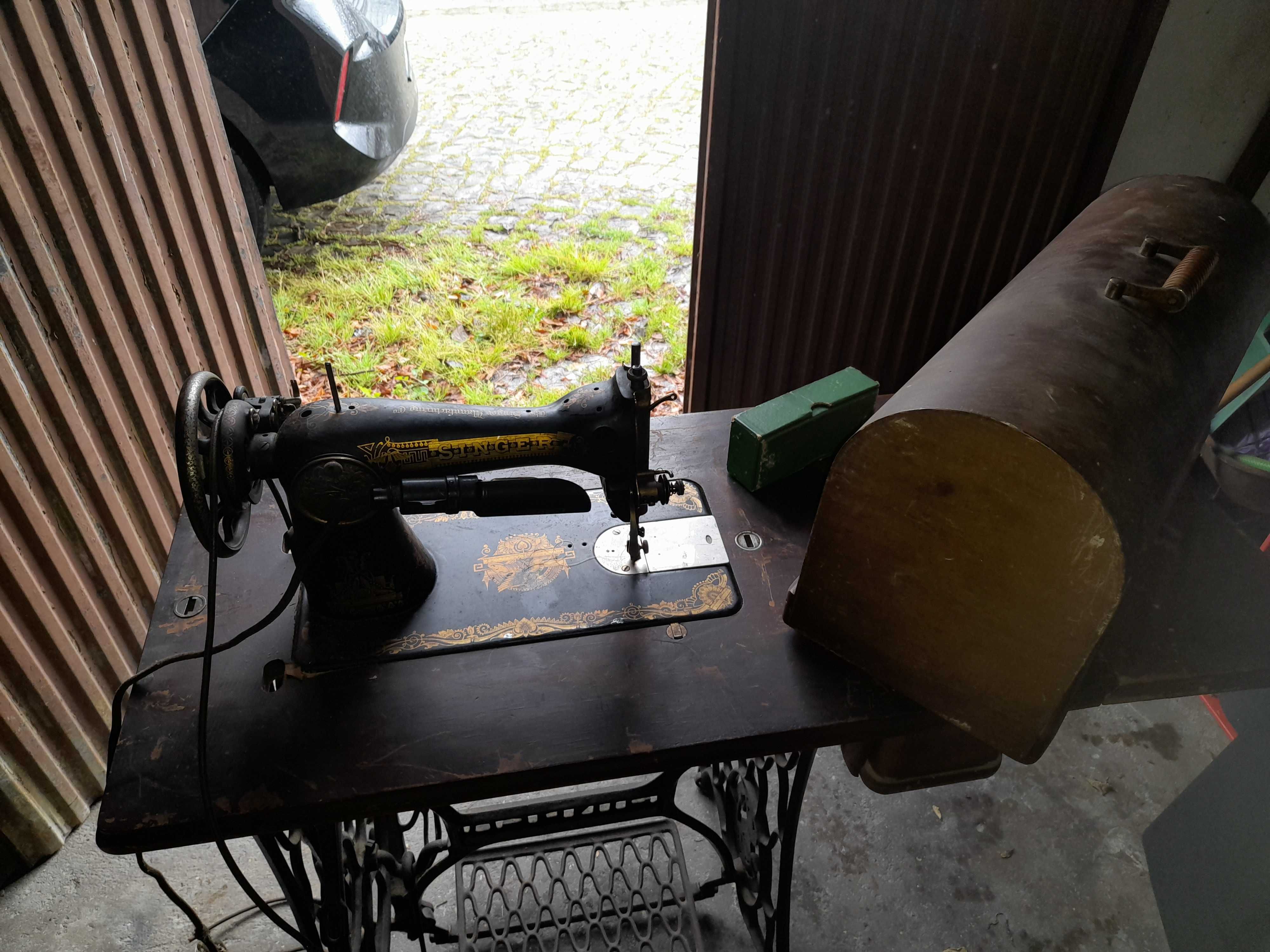 Máquina costura singer antiga