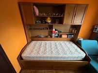 Cama, colchão e armário embutido (Moviflor)