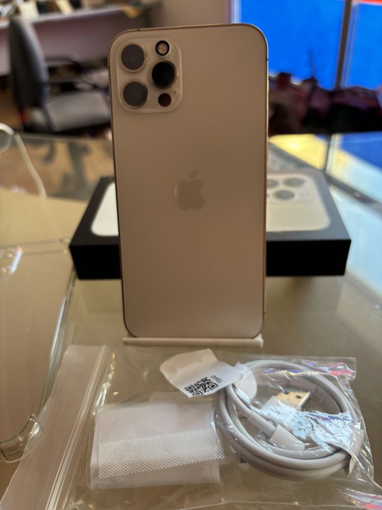 Vendo IPhone 12 Pro 256GB como novo com caixa e garantia de loja