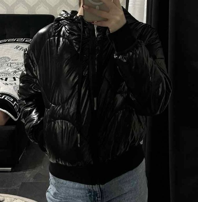 Куртка осіння чорного кольору