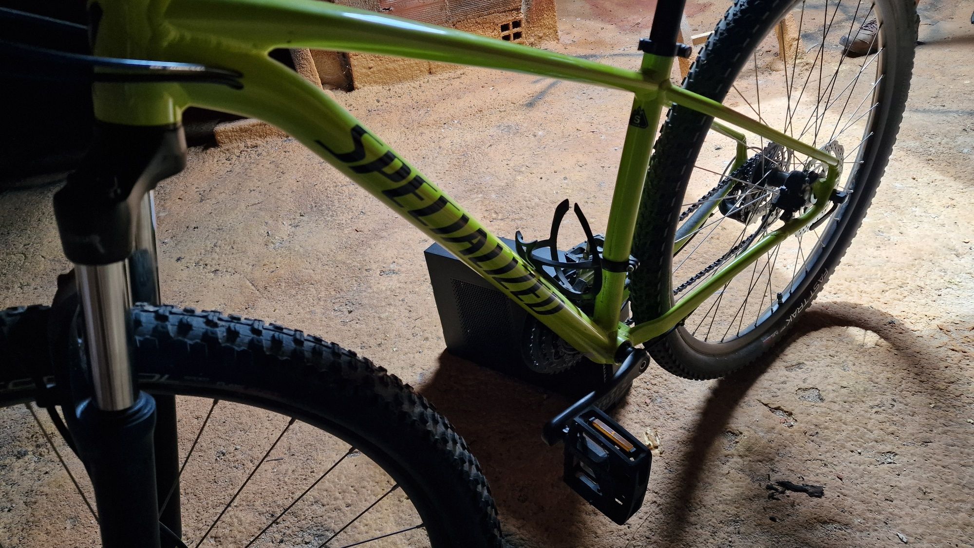 Bicicleta specialized como nova