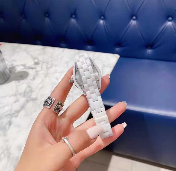 Zegarek elektryczny dla kobiet  J12