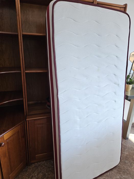 Colchão com estrado