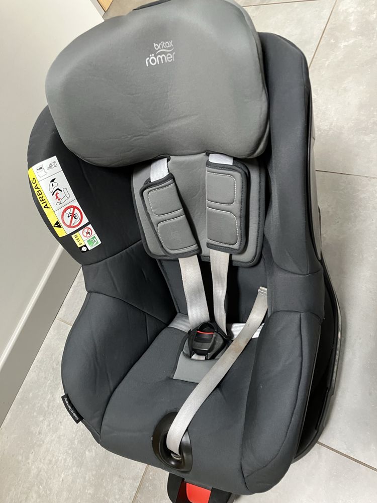 Fotelik Britax Roemer Dualfix M i-size isofix < 18kg 61-105cm