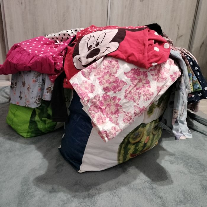 Duża paka ubrana 150 sztuk dla dziewczynki