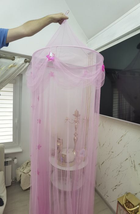 Baldachim różowy do łóżeczka w gwiazdki