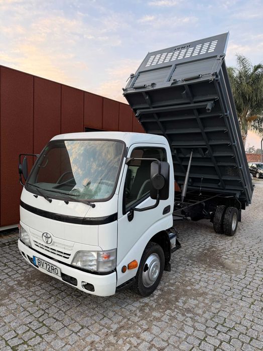 Carrinha Toyota dyna tribasculante 3.0CC