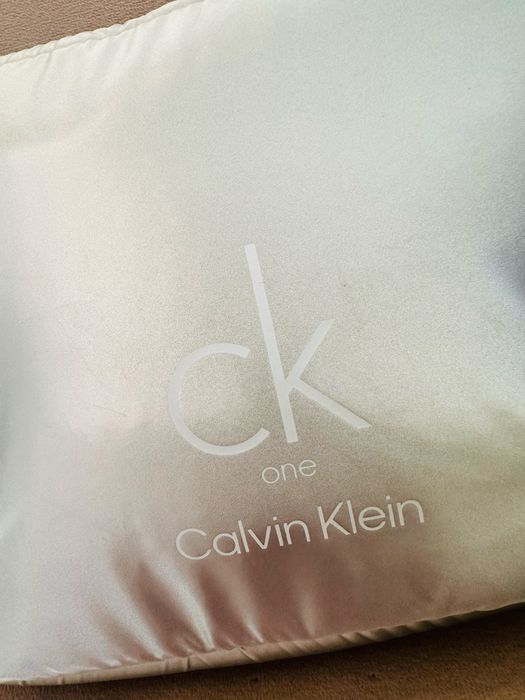 Calvin Klein kosmetyczka srebrna