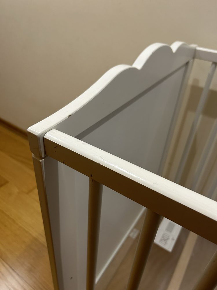 Berço e colchão ikea
