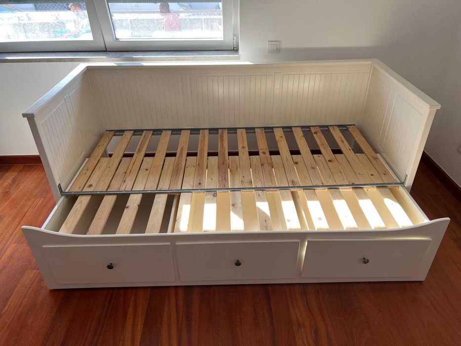 Vende-se Sofá-Cama IKEA (quase novo) com colchões incluídos