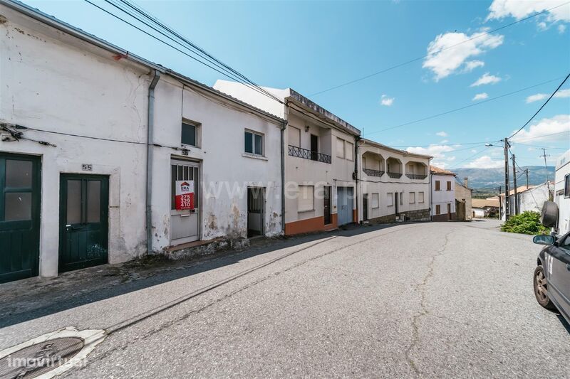 Moradia em Banda T2 / Covilhã, Peraboa