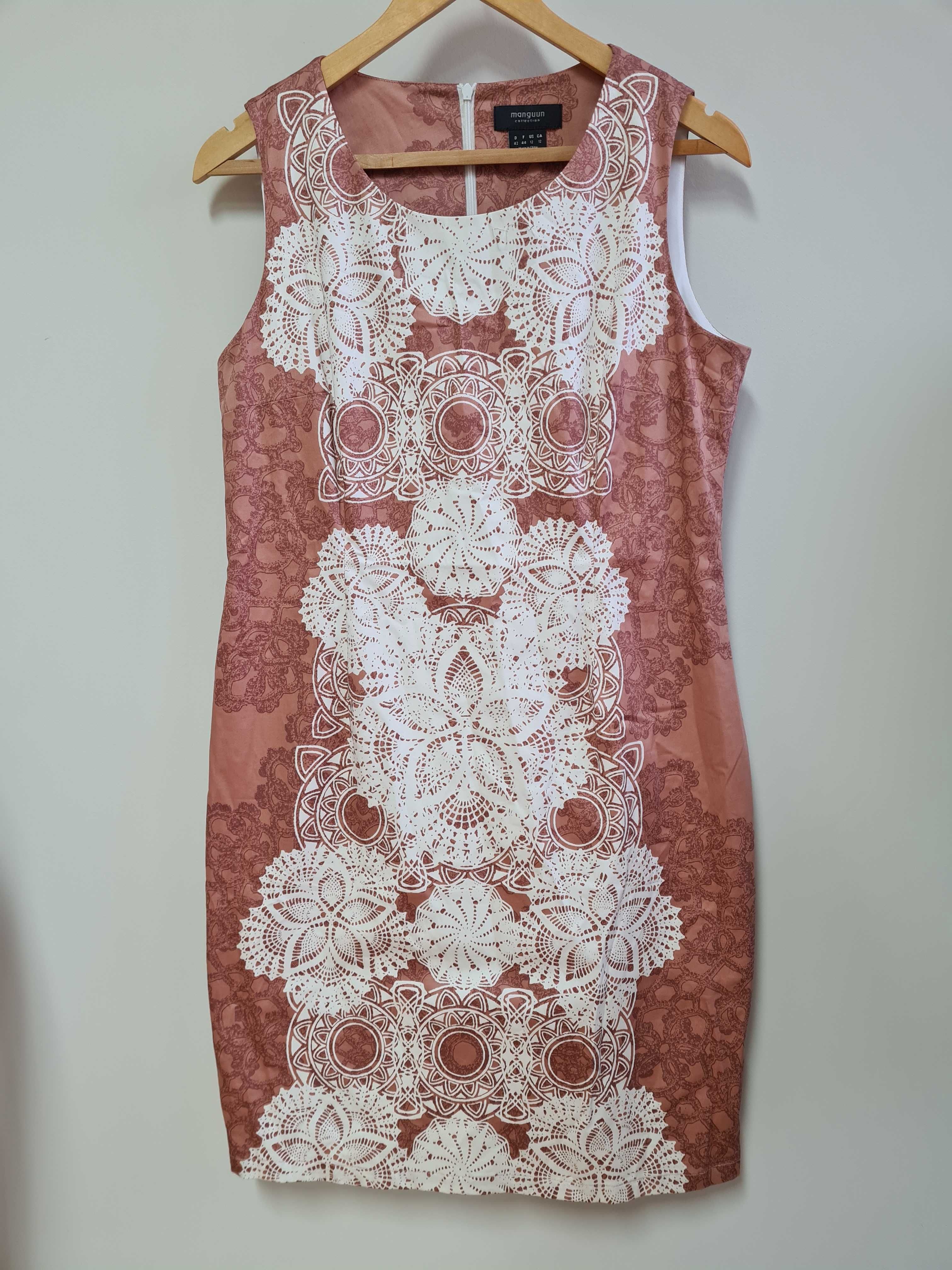 Sukienka Magnum 44 dopasowana xl różowa xxl elegancka ornamenty