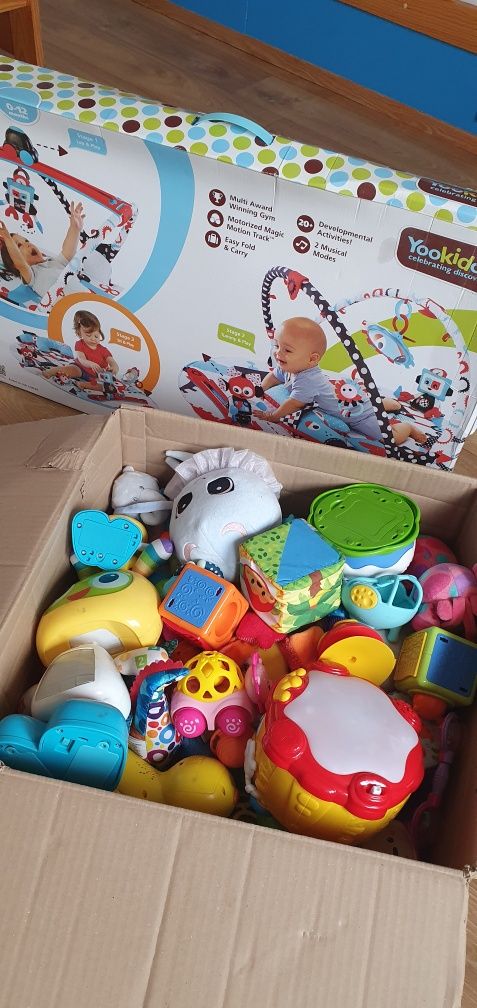Zabawki dla niemowlaka mata edukacyjna  yookidoo
