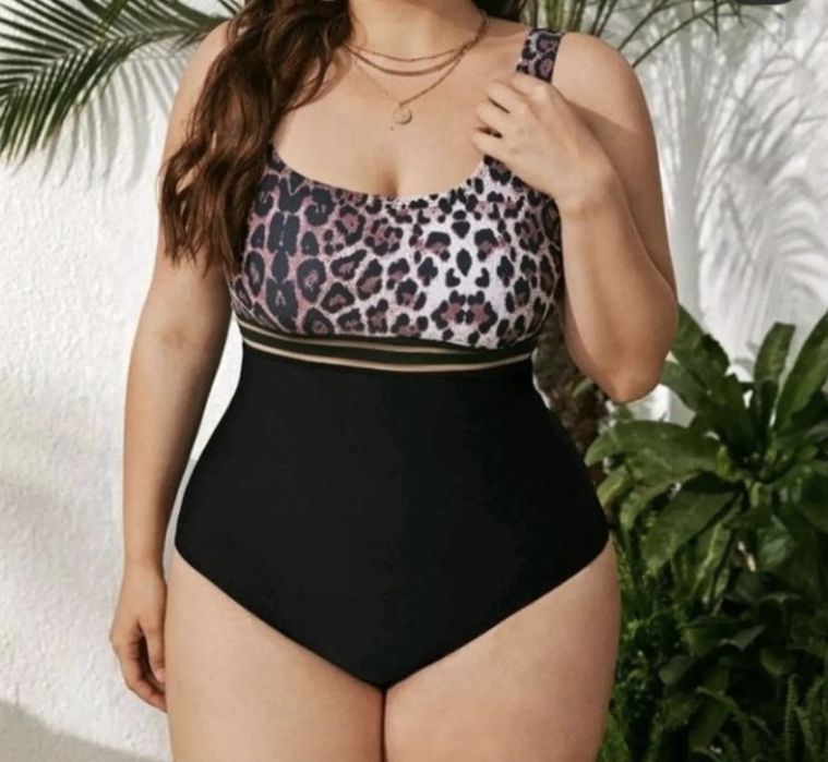 Продам суцільний купальник великого розміру