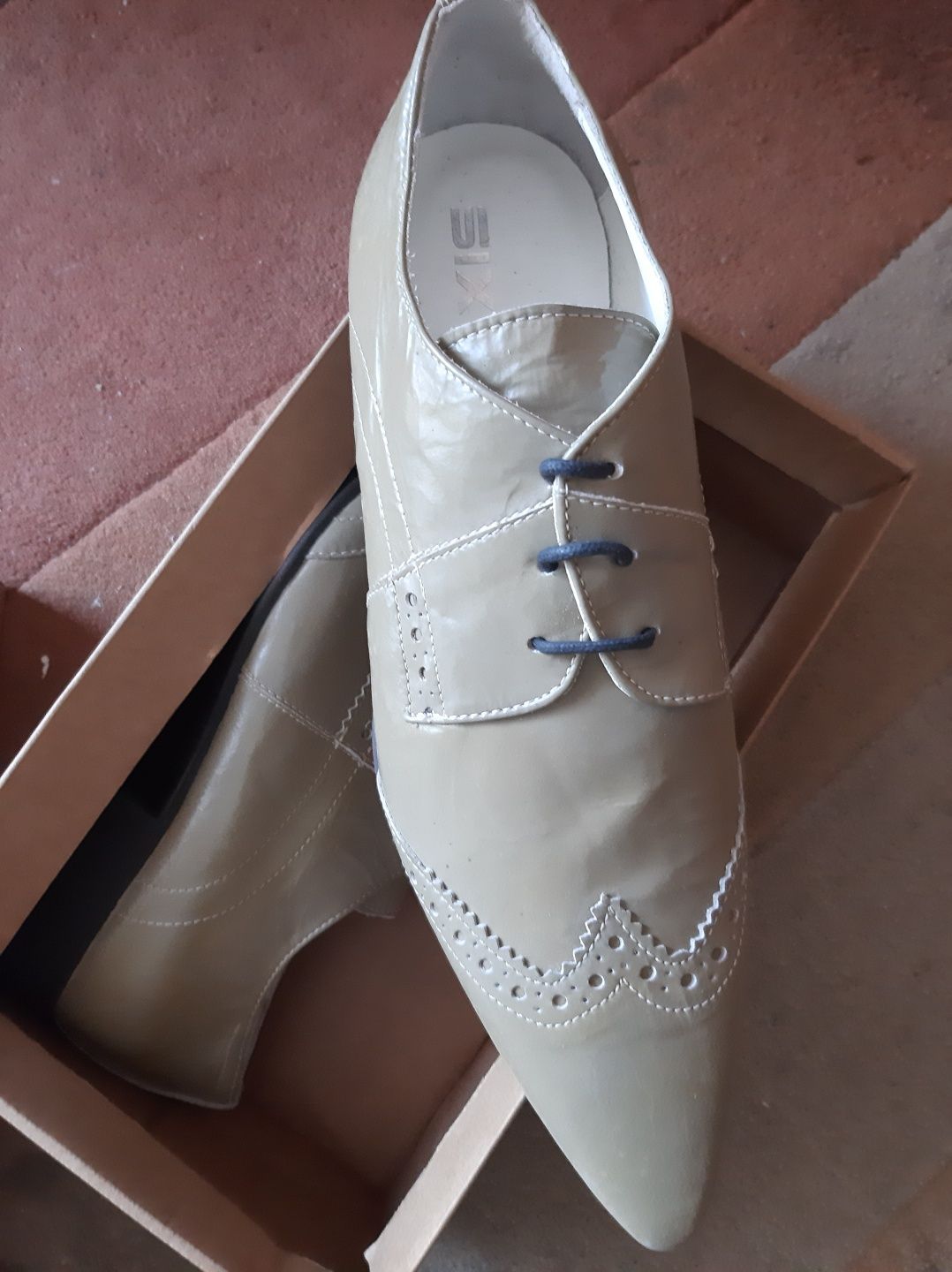 Sapatos homem em pele tamanho 41 / 42 /44 novos