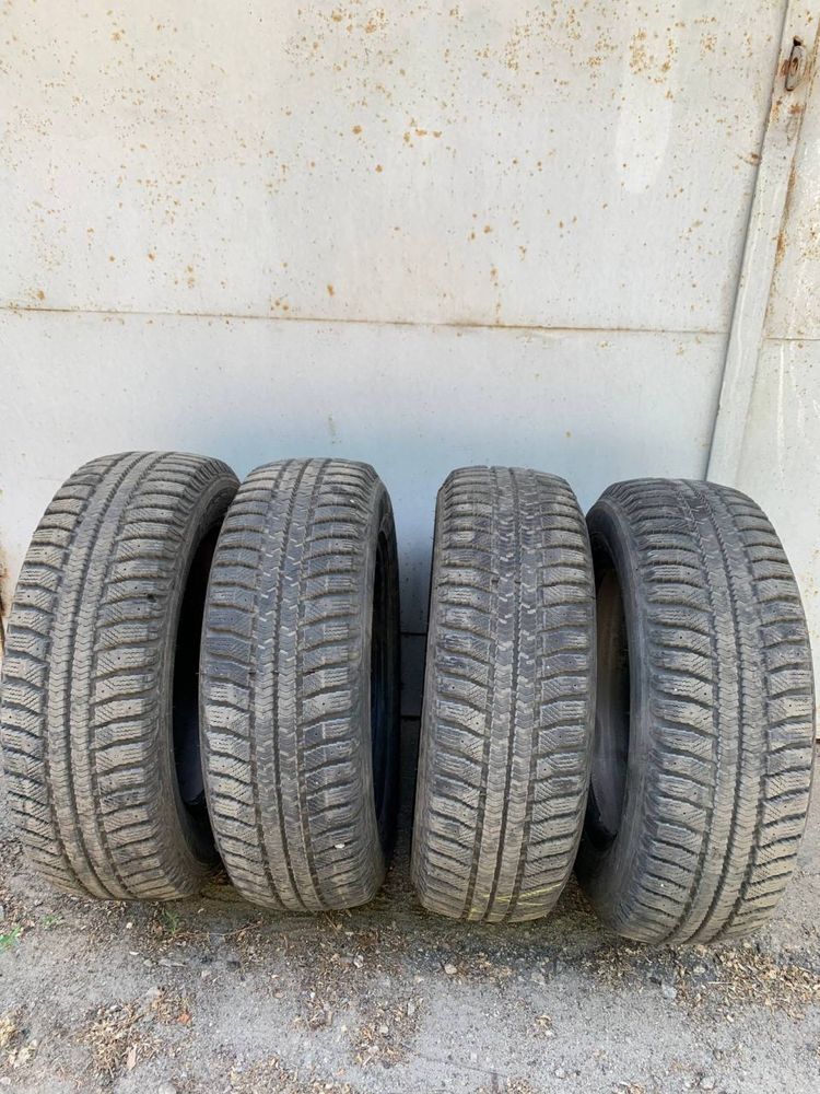 Продам зимнюю резину в хорошем состоянии R14/185/65