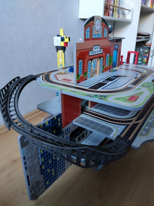 Drewniany Dworzec kolejowy/centrum logistyczne