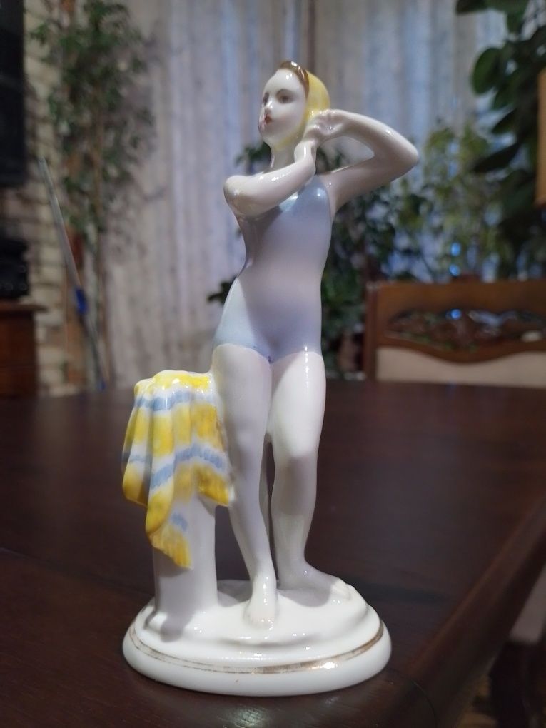 Статуэтка фарфоровая "Юная купальщица" , ЛФЗ, 60-е годы