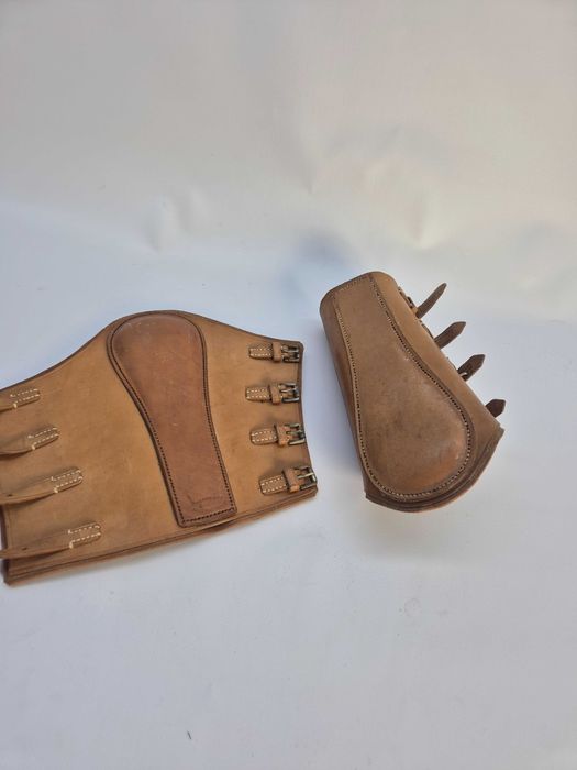 Karwasz bojowy z łokciem  na sprzączki