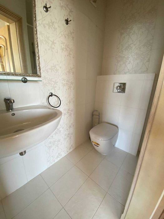 Продам двоповерхову квартиру з видом на р. Дніпро в центрі