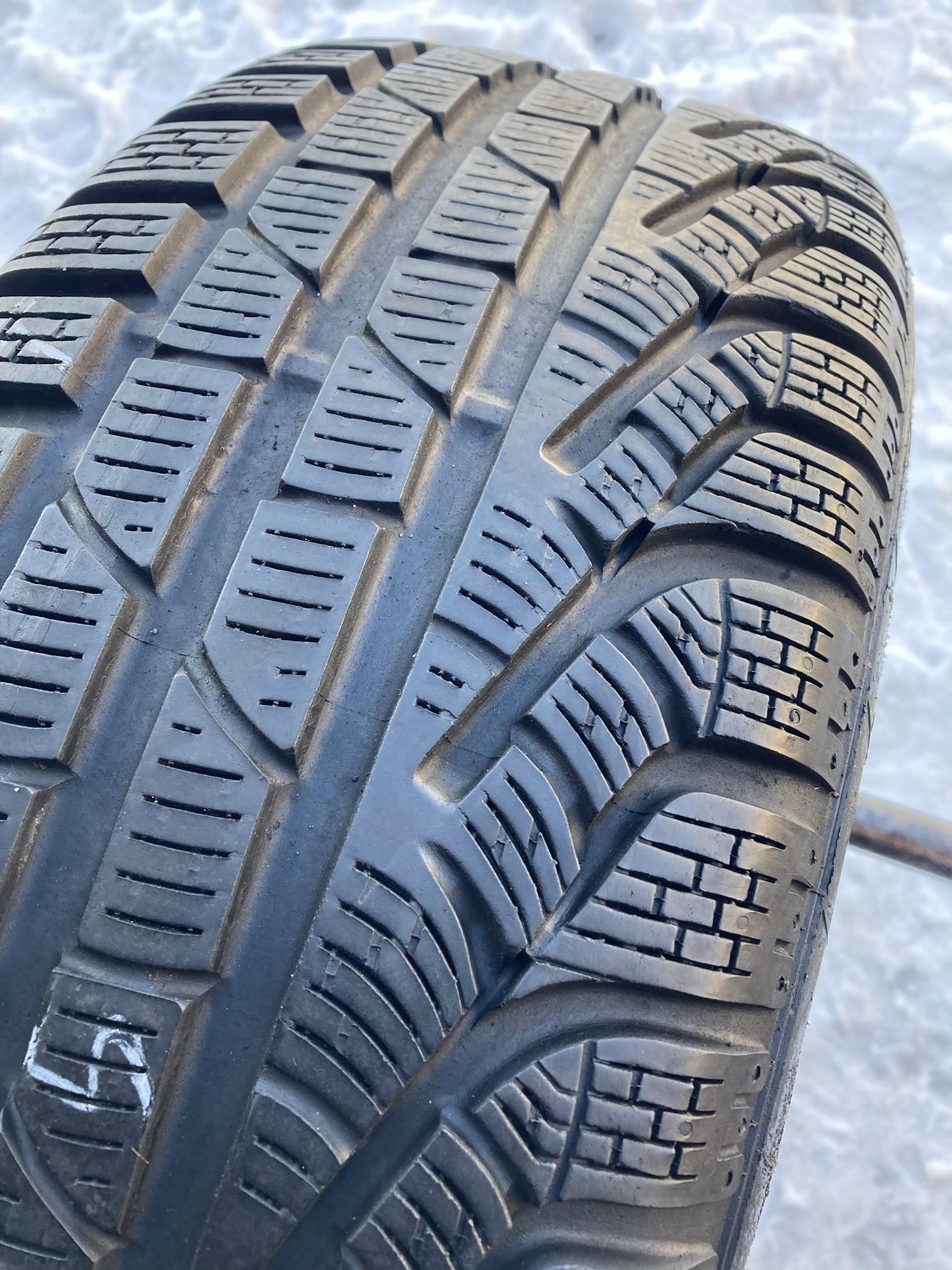 215/60/17 Pirelli SottoZero Winter 210 Serie ll AO 96H