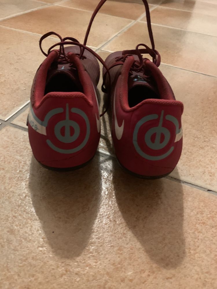 Chuteiras de alumínio Nike tiempo, número 45