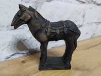 Ceramiczny konik kolekcjonerska figurka konia 10 cm na podstawie