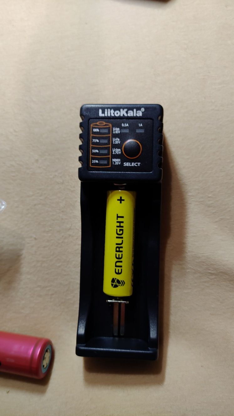 Зарядний пристрій Liitokala Lii-100b Зарядное устройство зарядка 18650