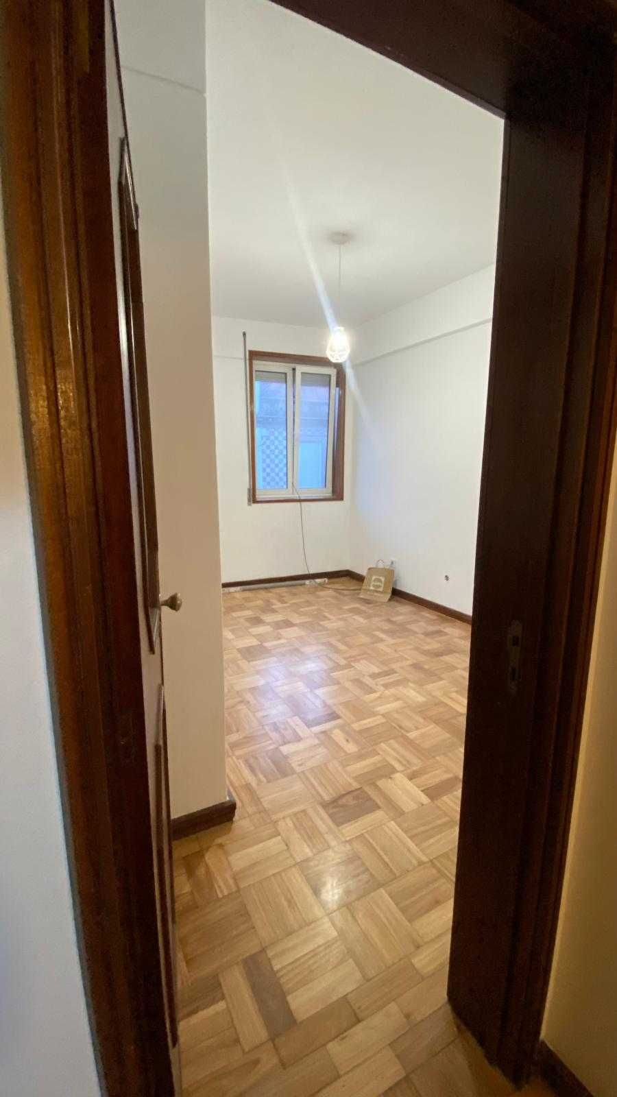Apartamento T2+1 com terraço, Bonfim, próximo praça Rainha D. Amélia