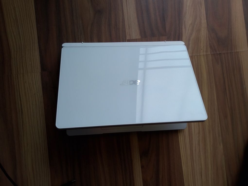 Acer aspire switch 10,windows 10, bateria w b.dobrym stanie
