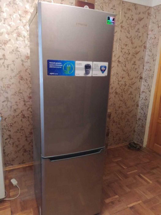 Холодильник SAMSUNG 323 л