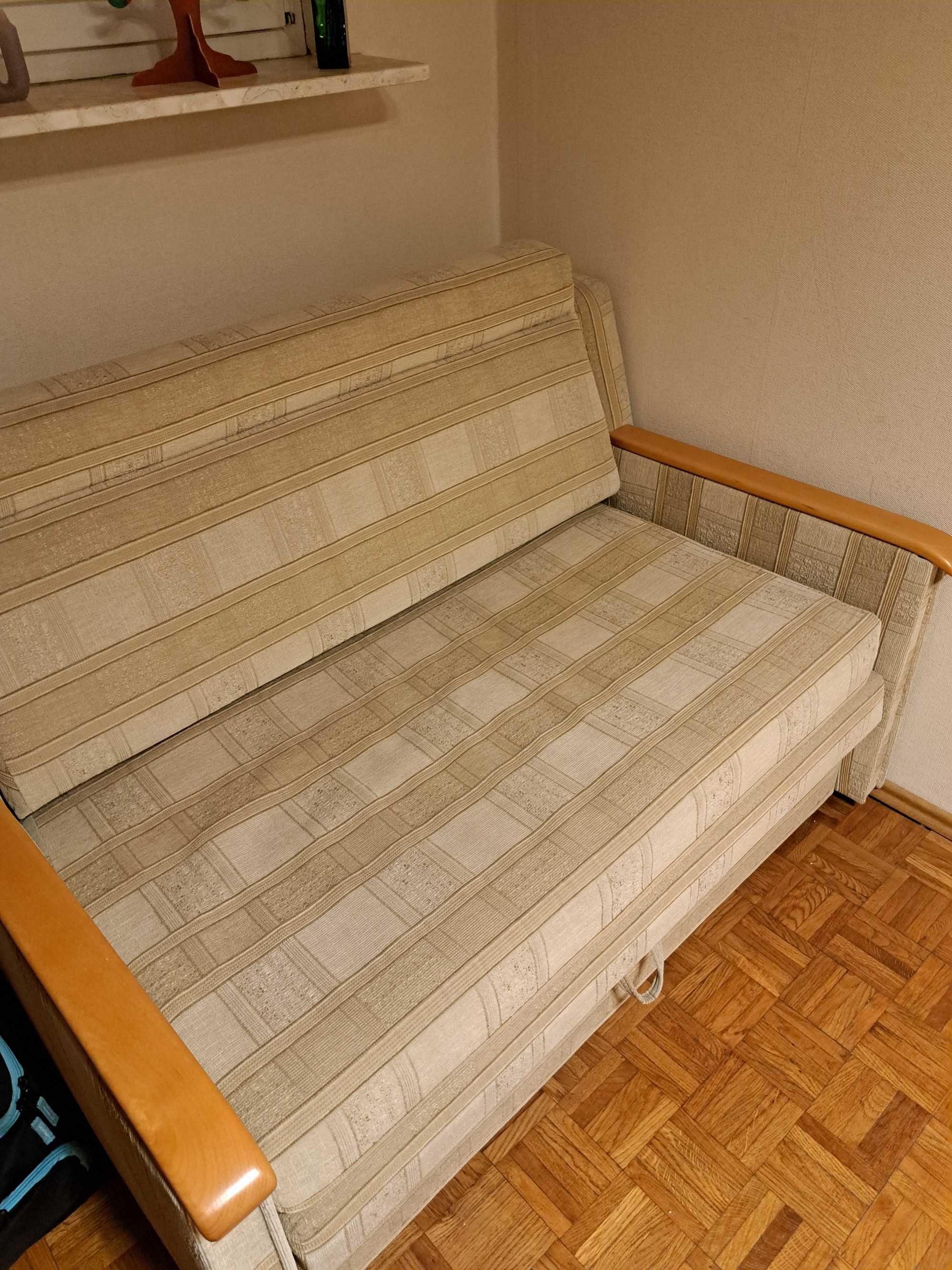 Sofa rozkładana z pojemnikiem na pościel