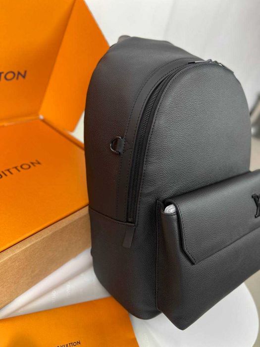 Черный рюкзак Louis Vuitton кожаный ранец LV сумка Луи Виттон c824
