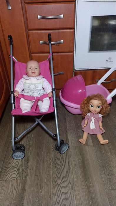 Коляска с куклой и пупсом