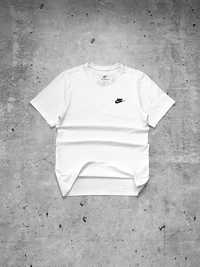 Футболка nike tee белая базовая