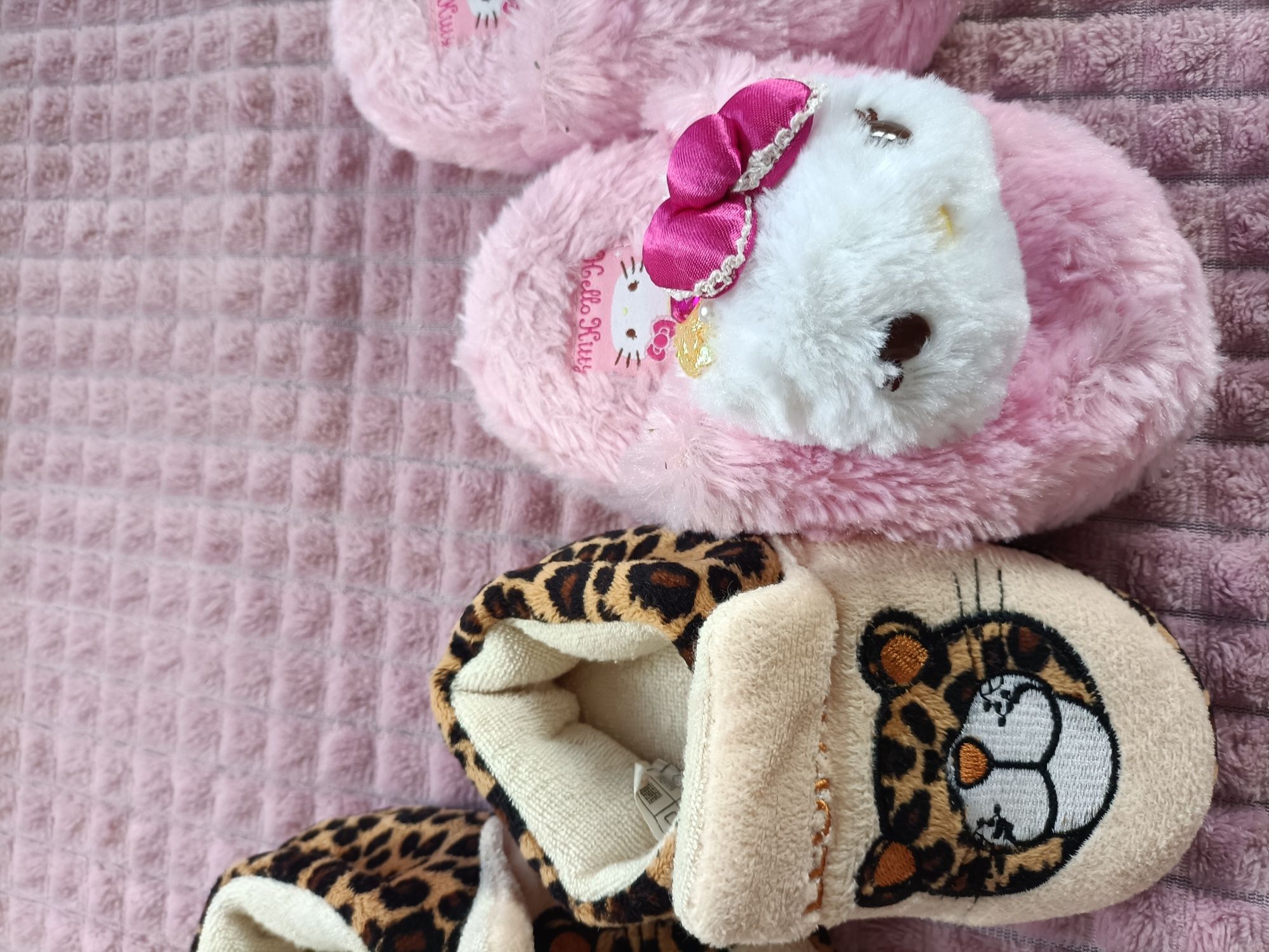 Pantufas e chinelos n 22 hello Kitty