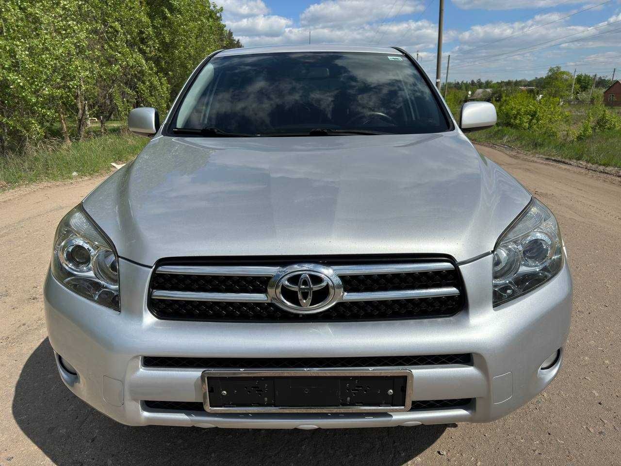 Toyota RAV4 2009 рік